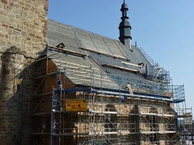 Arbeiten an der Südfassade (Foto: Karl-Franz Thiede)